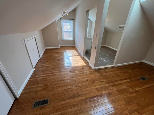 Building Photo - 222 4th St