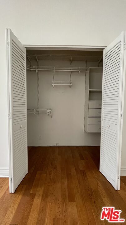 Building Photo - 444 N Sycamore Ave