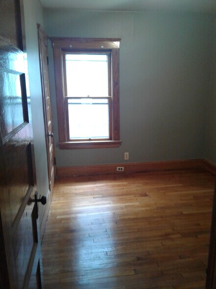 Building Photo - 17405 Woodford Ave