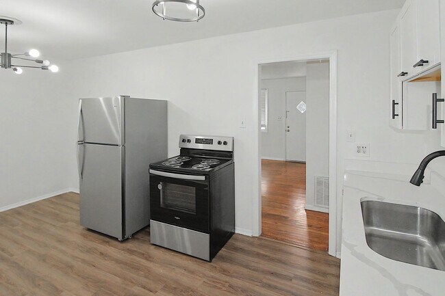 Building Photo - Updated 3-Bedroom Ranch with Modern Finishes & Timeless Charm