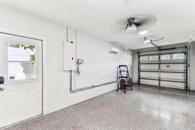Building Photo - 3122 W Hartnett Ave