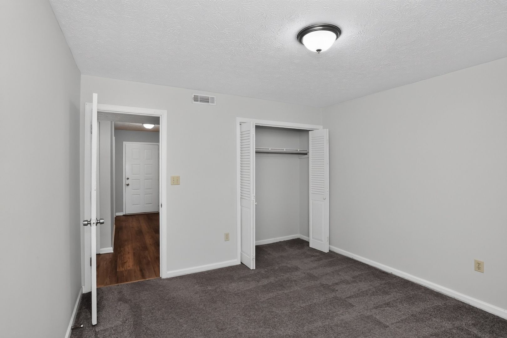 Building Photo - 104 Montclair Dr