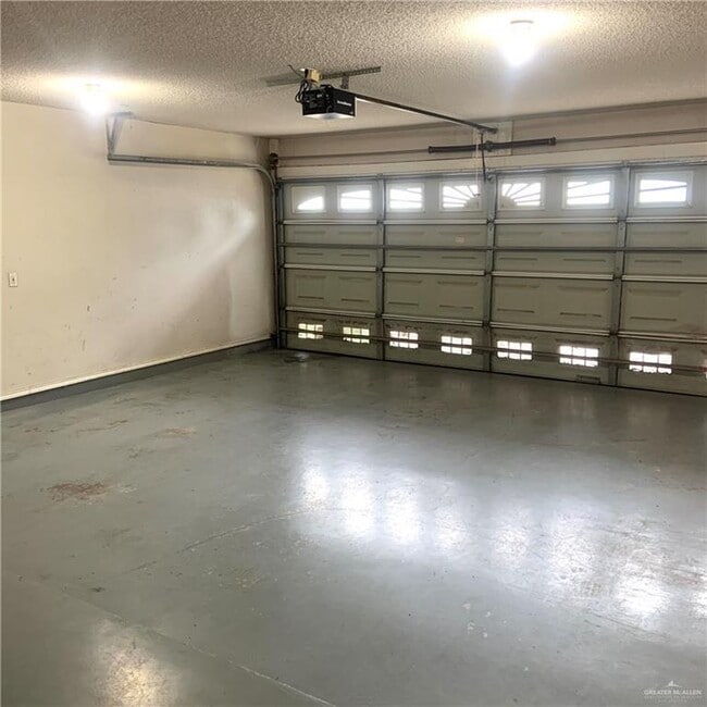 Building Photo - 806 S Barcelona Ave