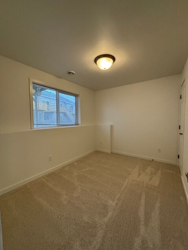 Building Photo - 3 Bed 3 Bath Townhome