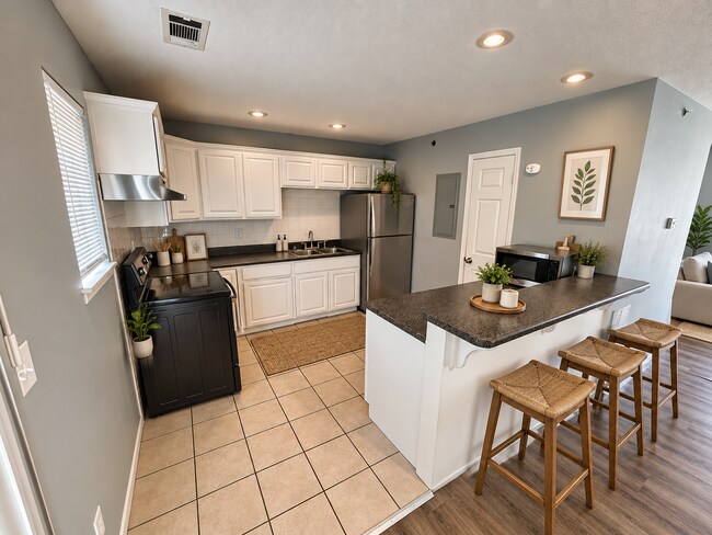 Building Photo - 10908 Oasis Ct