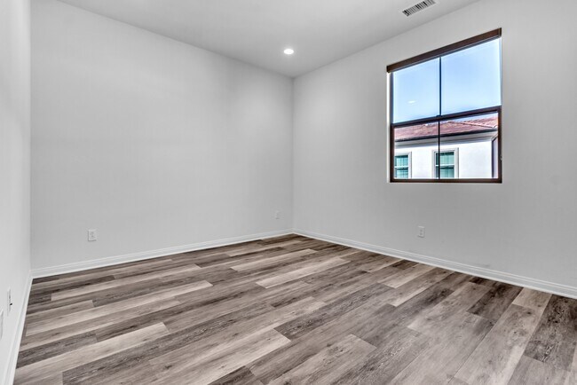 Building Photo - 110 Okra