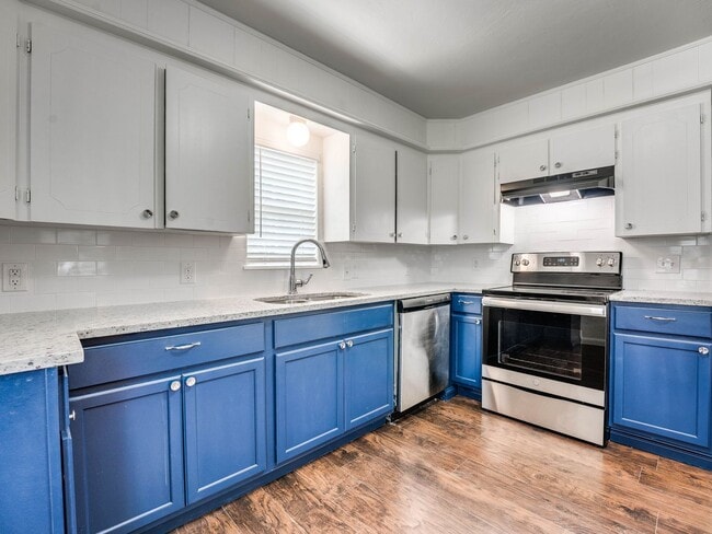 Building Photo - 4 bedroom 2 bath home in Shawnee!