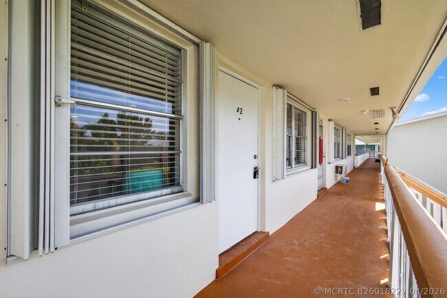 Building Photo - 42 Easthampton B