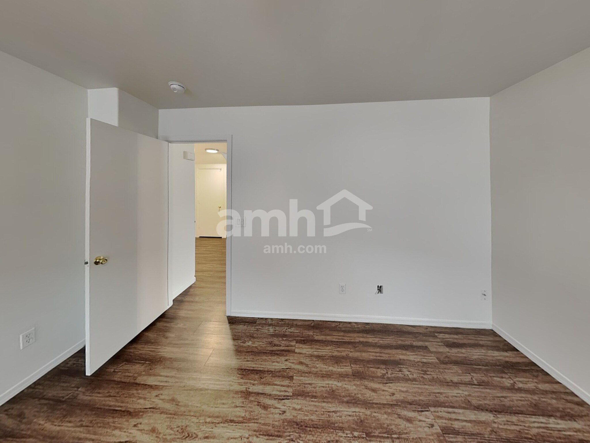 Building Photo - 12717 W Paradise Dr