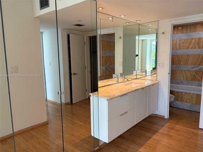 Building Photo - 100 Bayview Dr