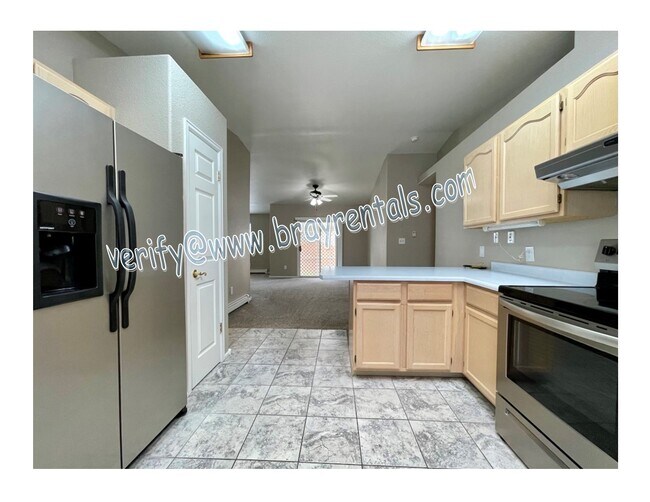 Building Photo - 3 Burgundy Ct