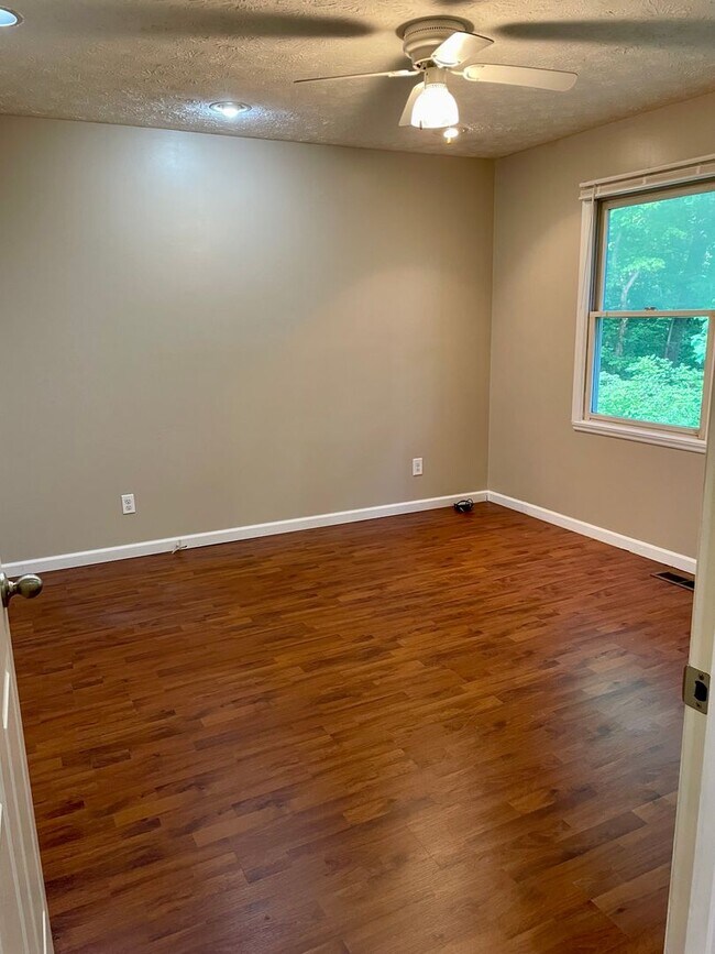 Building Photo - 418 Summit View Rd