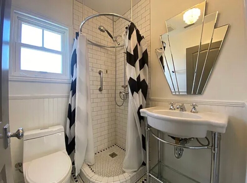 Building Photo - 1714 N Lincoln St