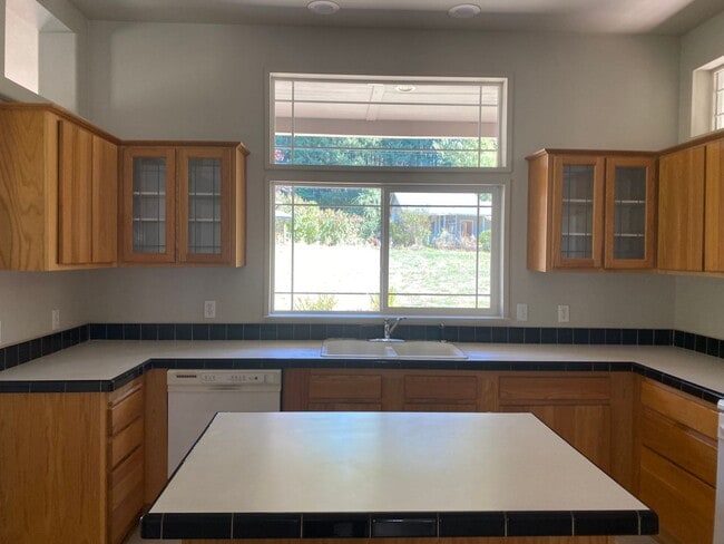 Building Photo - Spacious 4-Bed, 2-Bath Home on 5+ Acres