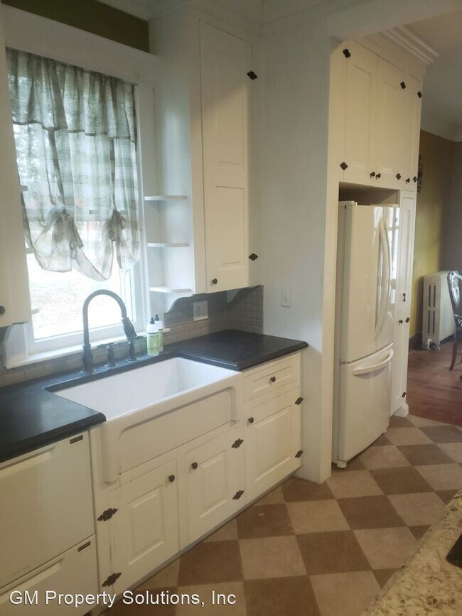 Building Photo - 3 br, 1.5 bath House - 515 S Spruce Street