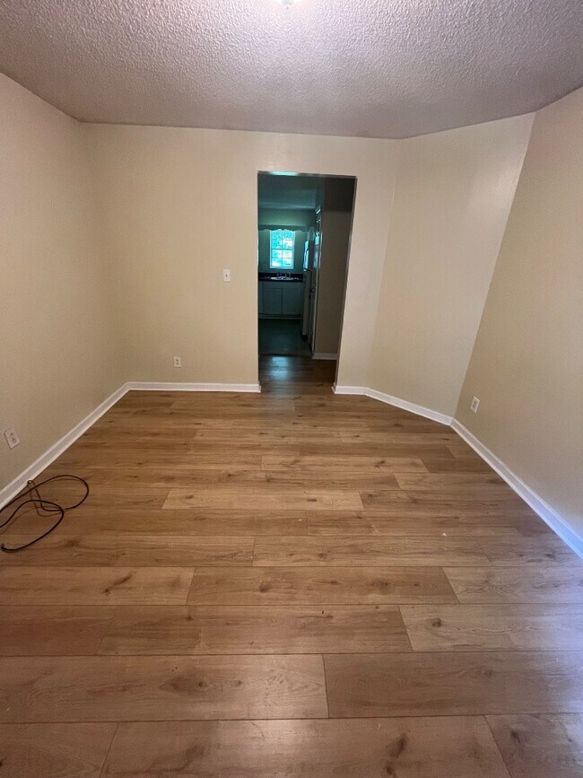 Building Photo - 6718 Rockwell Blvd W