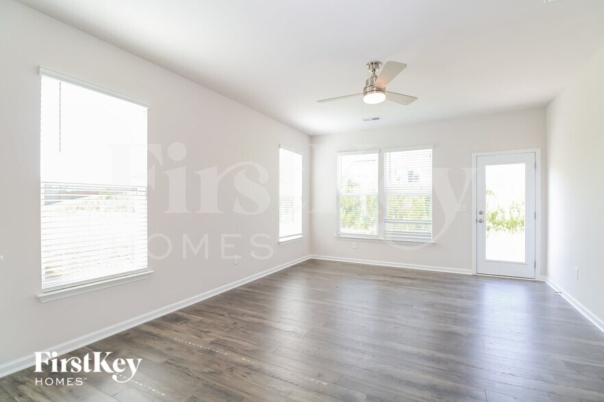 Building Photo - 627 Goldburn Wy