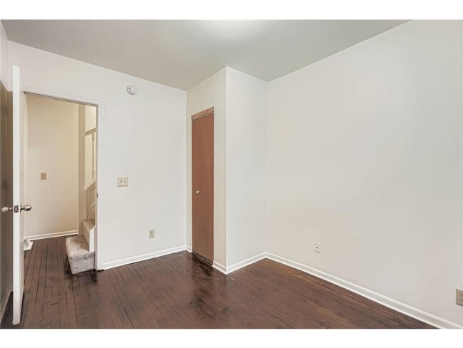 Building Photo - 475 Lawson Ave W