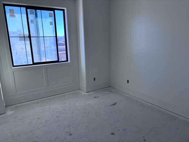 Building Photo - Gorgeous 7 bed 8 bath home with Swimming Pool and RV Garage