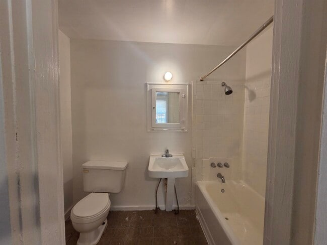 Building Photo - 1374 Rayner St