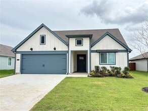 Building Photo - 811 Orchid Wy