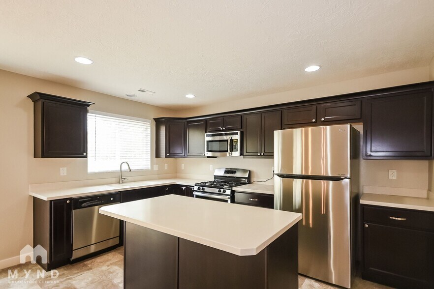 Building Photo - 961 Stonehaven Dr