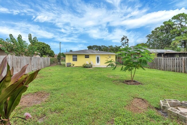 Building Photo - 4882 Jefferson Rd