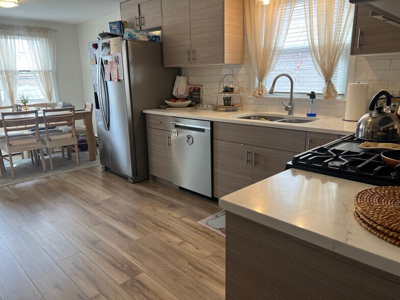 Building Photo - 2539 N 75th Ct