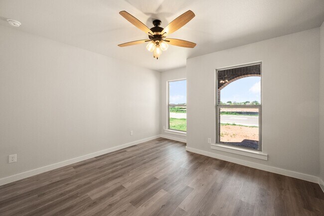 Building Photo - 4 Bedroom Rental Available July 7th in Lub...