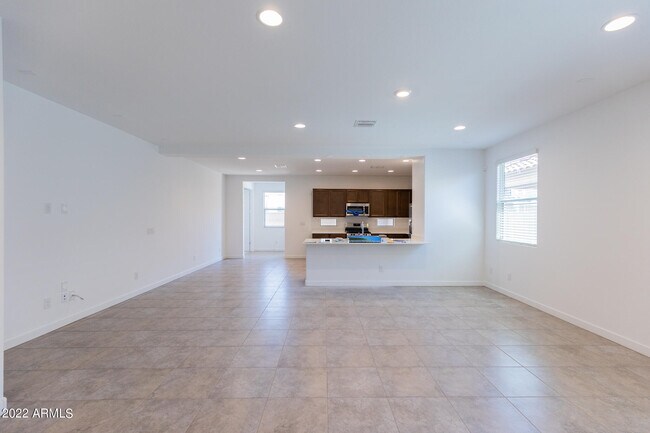 Building Photo - 9323 W Glenrosa Ave