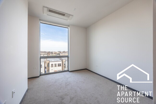 Building Photo - 2340 N California Ave