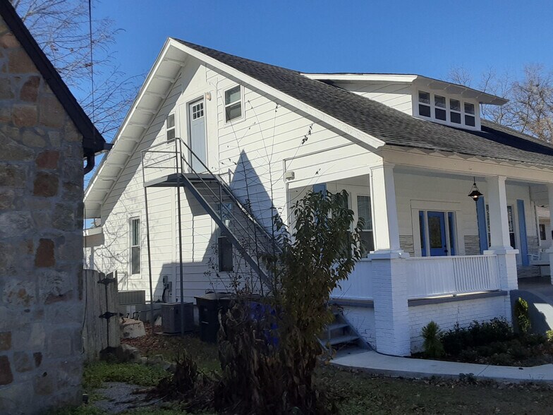 Building Photo - 435 N Cypress St