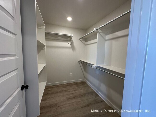 Building Photo - 2010 Cottonwood Ave