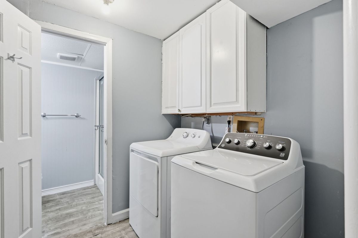 Building Photo - 11259 Edgewood Dr