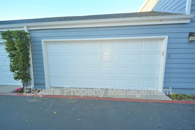 Building Photo - 703 Arneill Rd