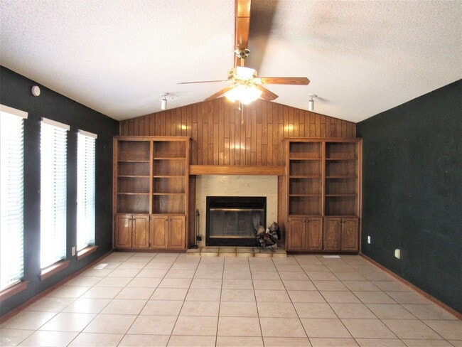 Building Photo - 10432 Fairfax Ln