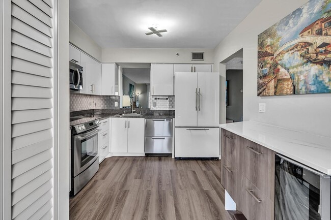 Building Photo - 14623 Bonaire Blvd