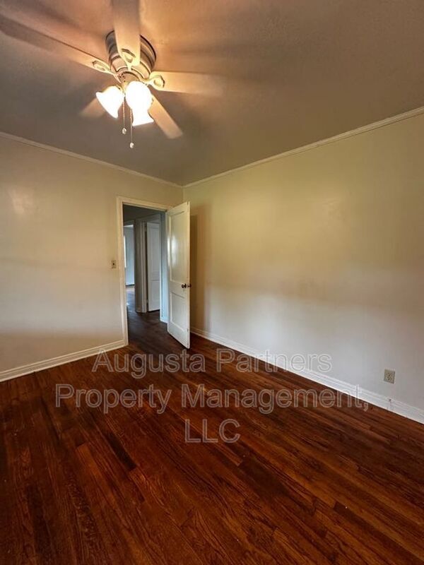 Building Photo - 3224 York Dr