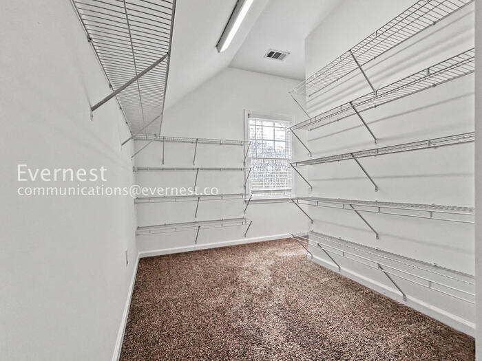 Building Photo - 1034 Middlebrooke Dr