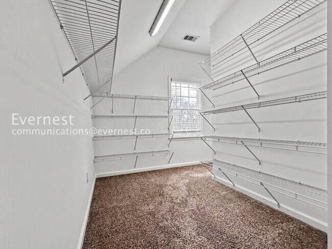 Building Photo - 3-Beds 3.5 Baths Spacious Home with Fenced Yard and Garage Parking