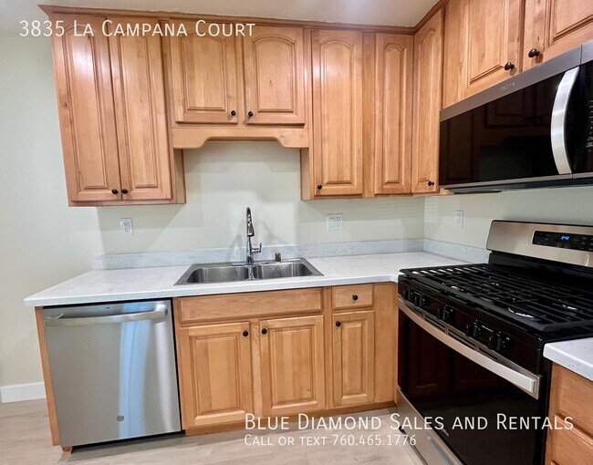 Building Photo - 3835 La Campana Ct