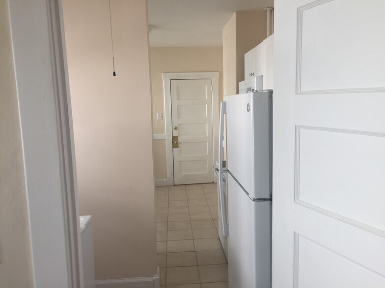 Building Photo - 48 Nesbit Avenue