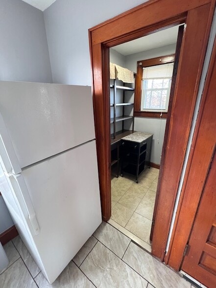 Building Photo - 184 William St