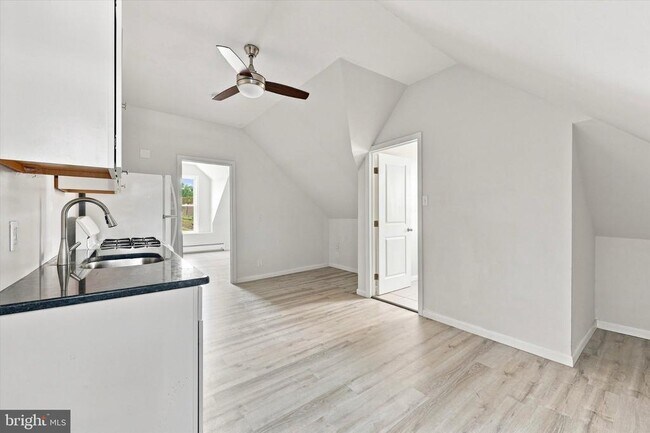 Building Photo - 1219 S 46th St