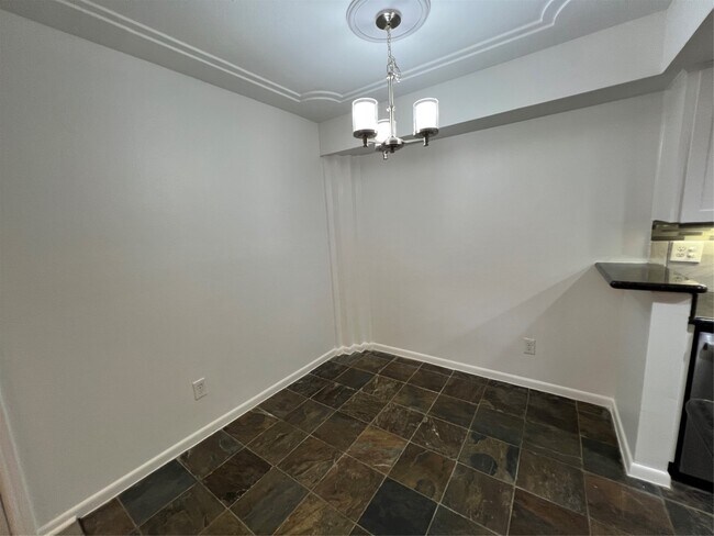 Building Photo - 855 Augusta Dr