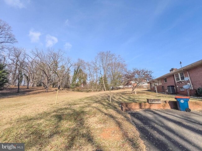 Building Photo - 194 Red Hill Rd