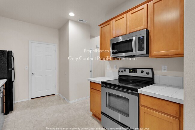 Building Photo - 16255 SW Whistling Swan Ln