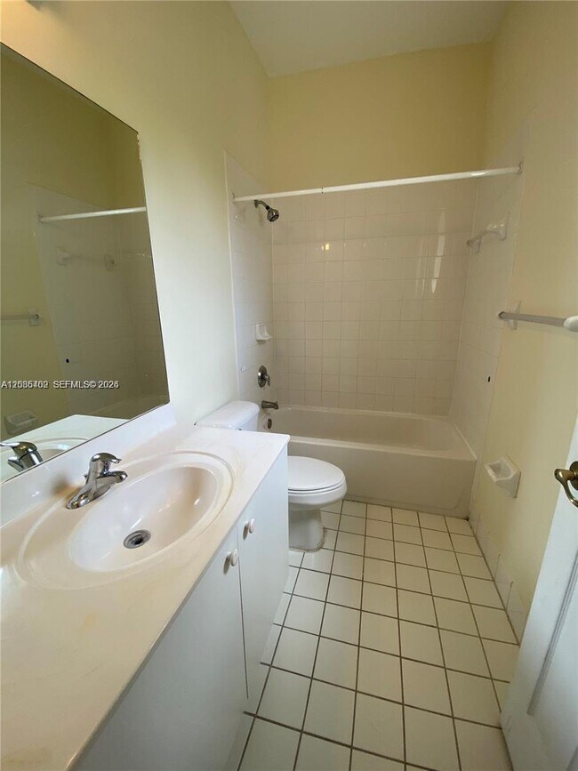 Building Photo - 959 NE 42nd Pl