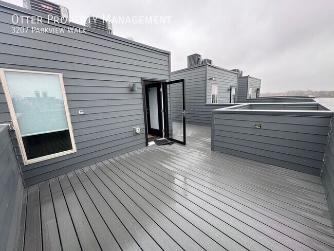 Building Photo - 3207 Parkview Walk