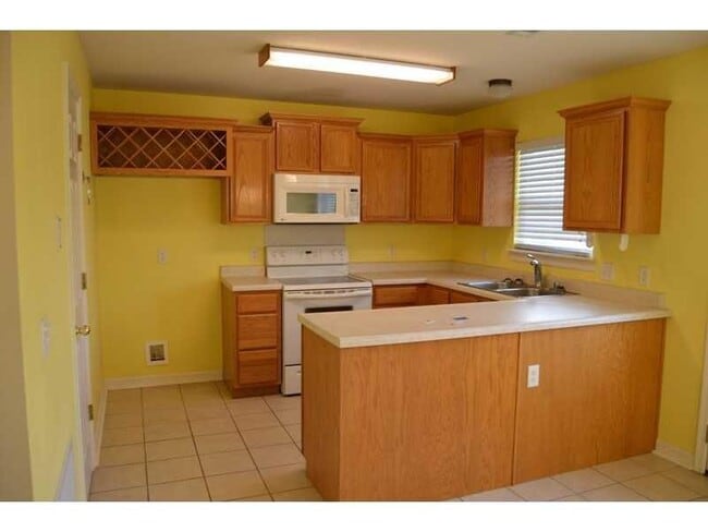 Building Photo - 2601 SW Aztec Pl
